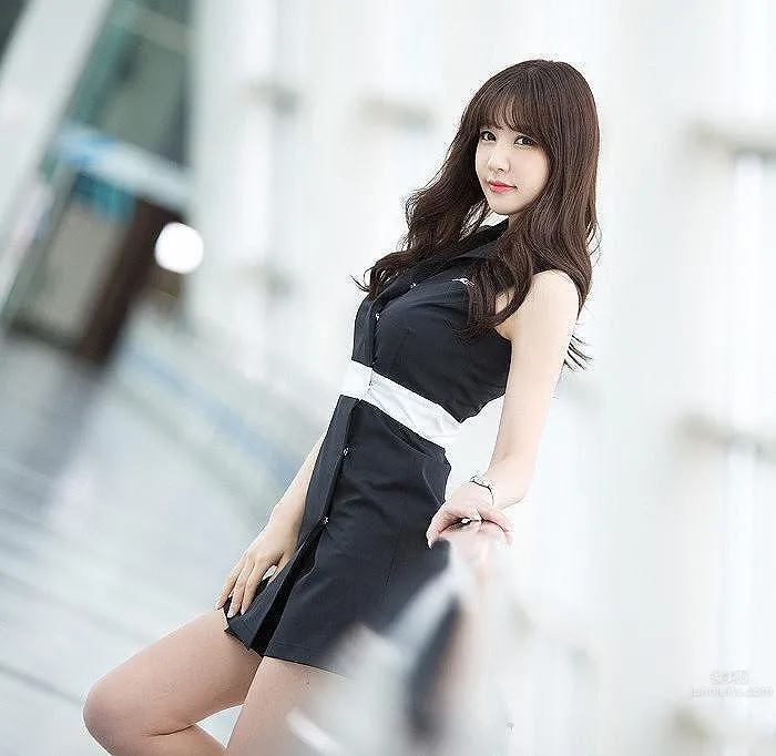 Hong Ji Yeon - Korean Beauty Car Model Selected Beautiful Photos photo 3