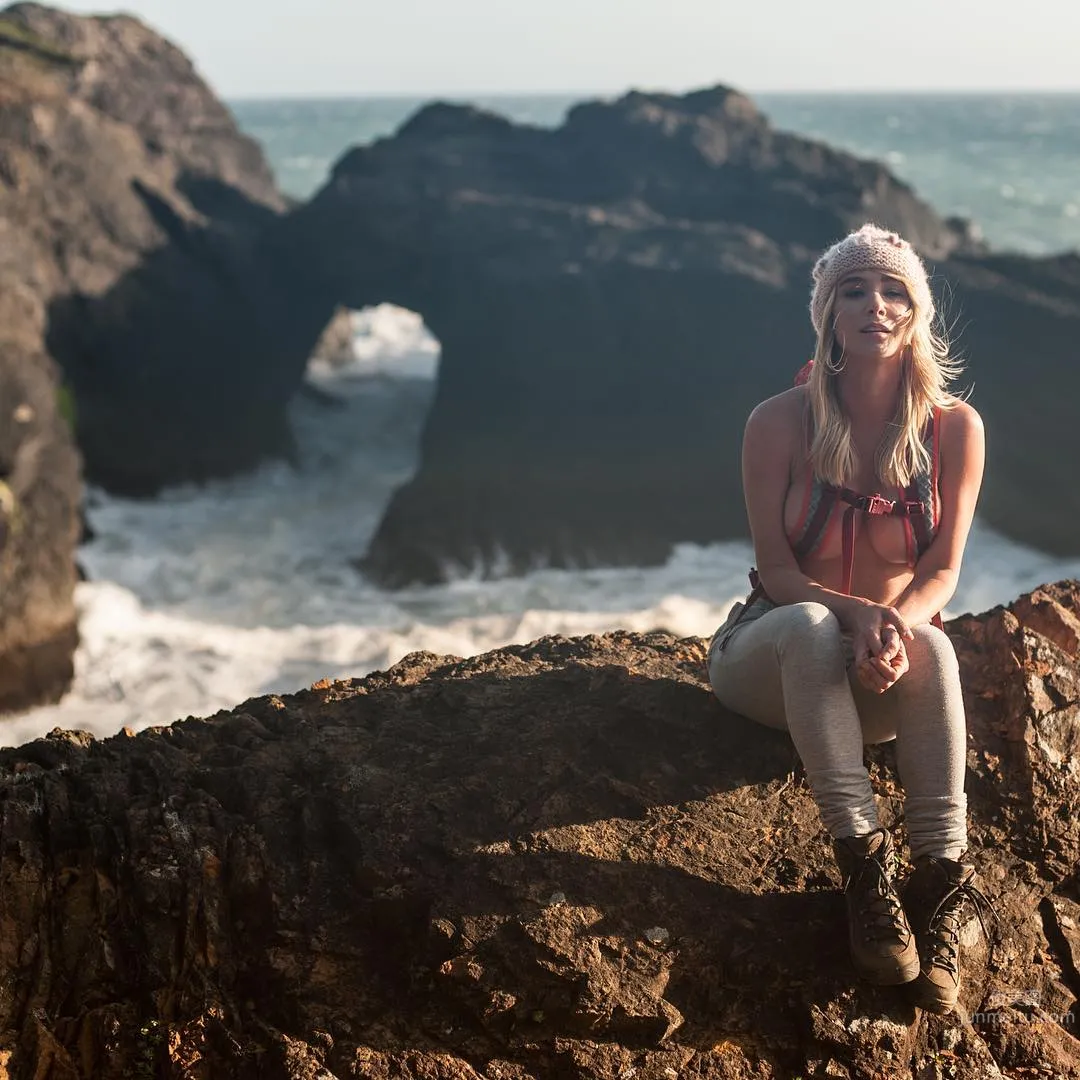 Sara Jean Underwood, Outdoor Mountain Semi-Nude Sexy Photos photo 15