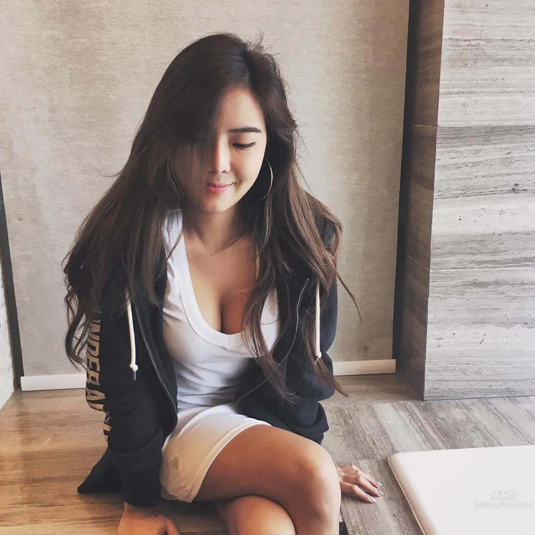 Stephanie Teh - PTT Beauty Board Exploded with High-Face-Value Boss Lady photo 18