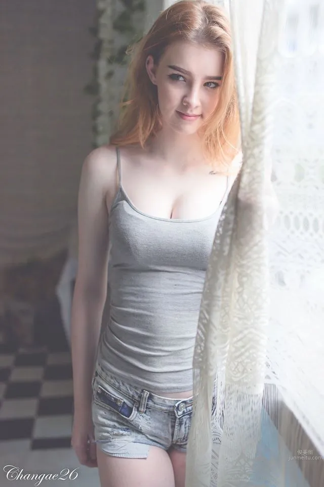 Jessie Vard, Thai Mixed-Race Model Selling Herself to Support Her Family photo 11