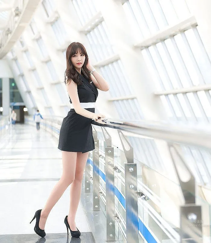 Hong Ji Yeon - Korean Beauty Car Model Selected Beautiful Photos photo 2