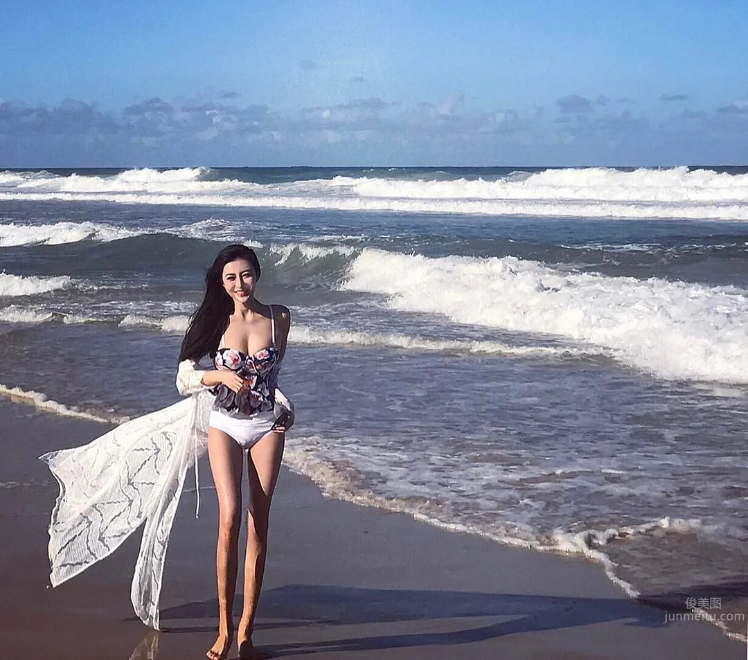 Jessica Hkusau, Elegant Legs Goddess with a Great Figure photo 18
