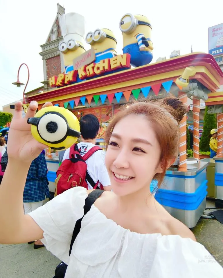 Irene小头(余晨瑀)- 甜美少女比基尼私房照_0
