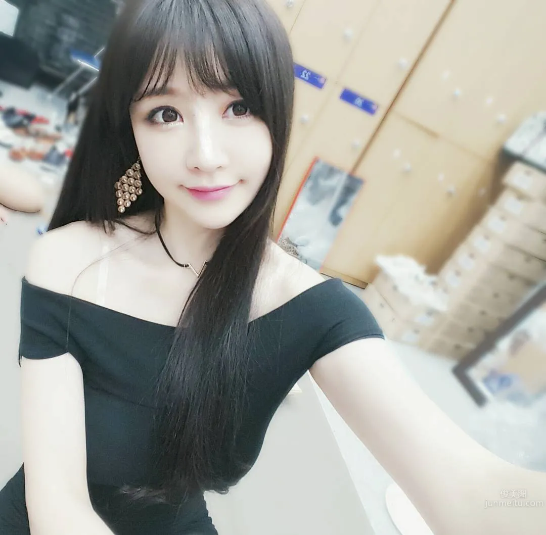 Hong Ji Yeon - Korean Beauty Car Model Selected Beautiful Photos photo 18