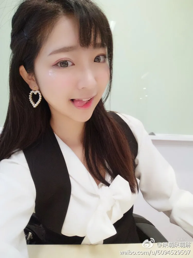 汤嘉琳- 萌妹子微博私房美图_0