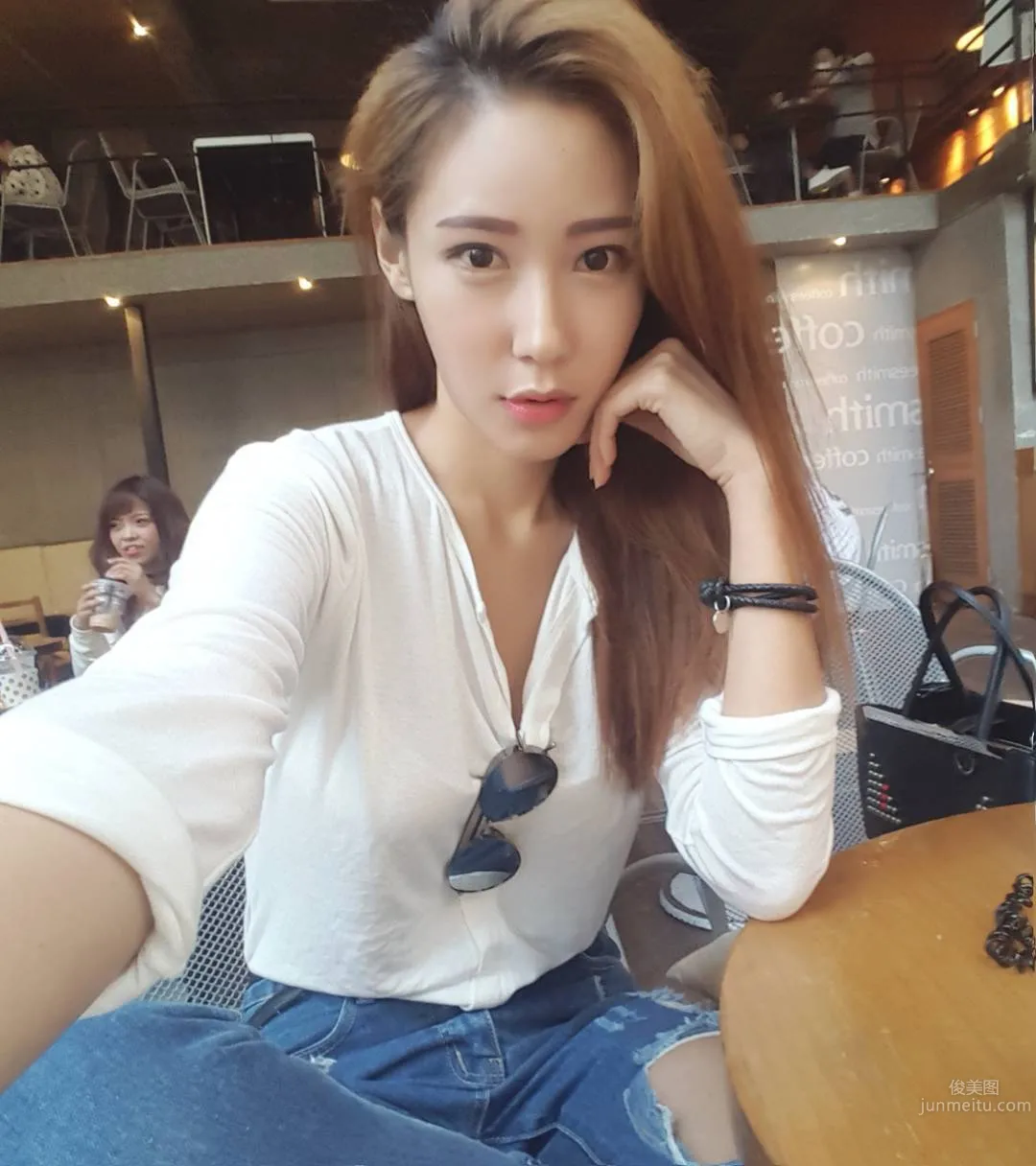 Kim Tae Hee (꽃태희) - South Korean Glamour Car Model with Amazing Figure and Face photo 8