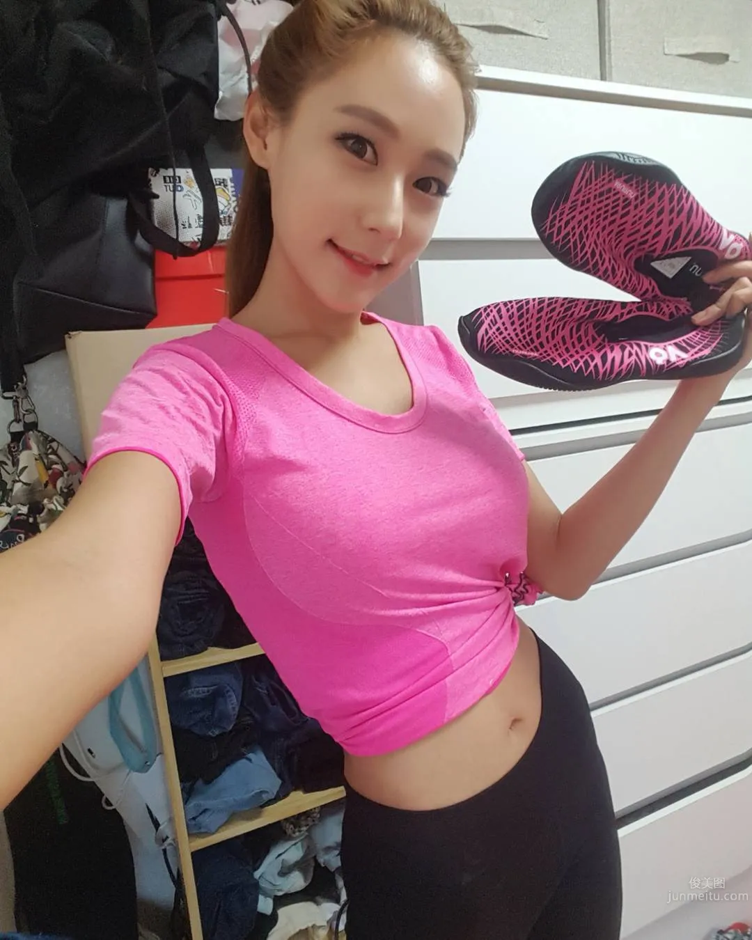 Kim Tae Hee (꽃태희) - South Korean Glamour Car Model with Amazing Figure and Face photo 2