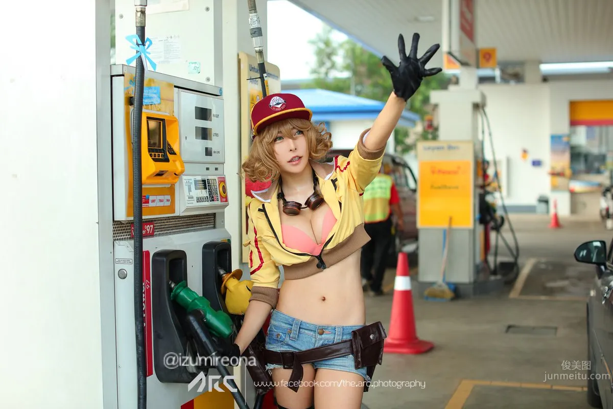 Reona Izumi - Crossdressing Mature Woman Sexy Coser Photo Set photo 25