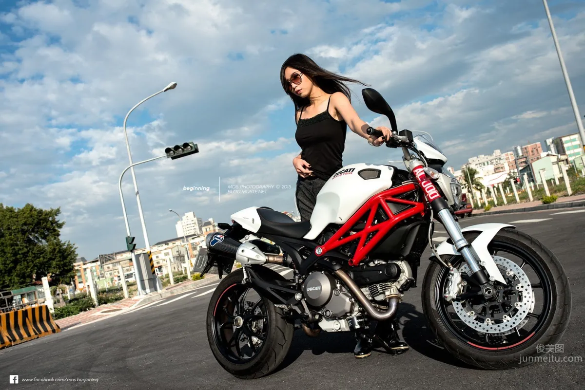Ti Ti Yang, Heavy Motorcycle and Beauty Photo Collection photo 1