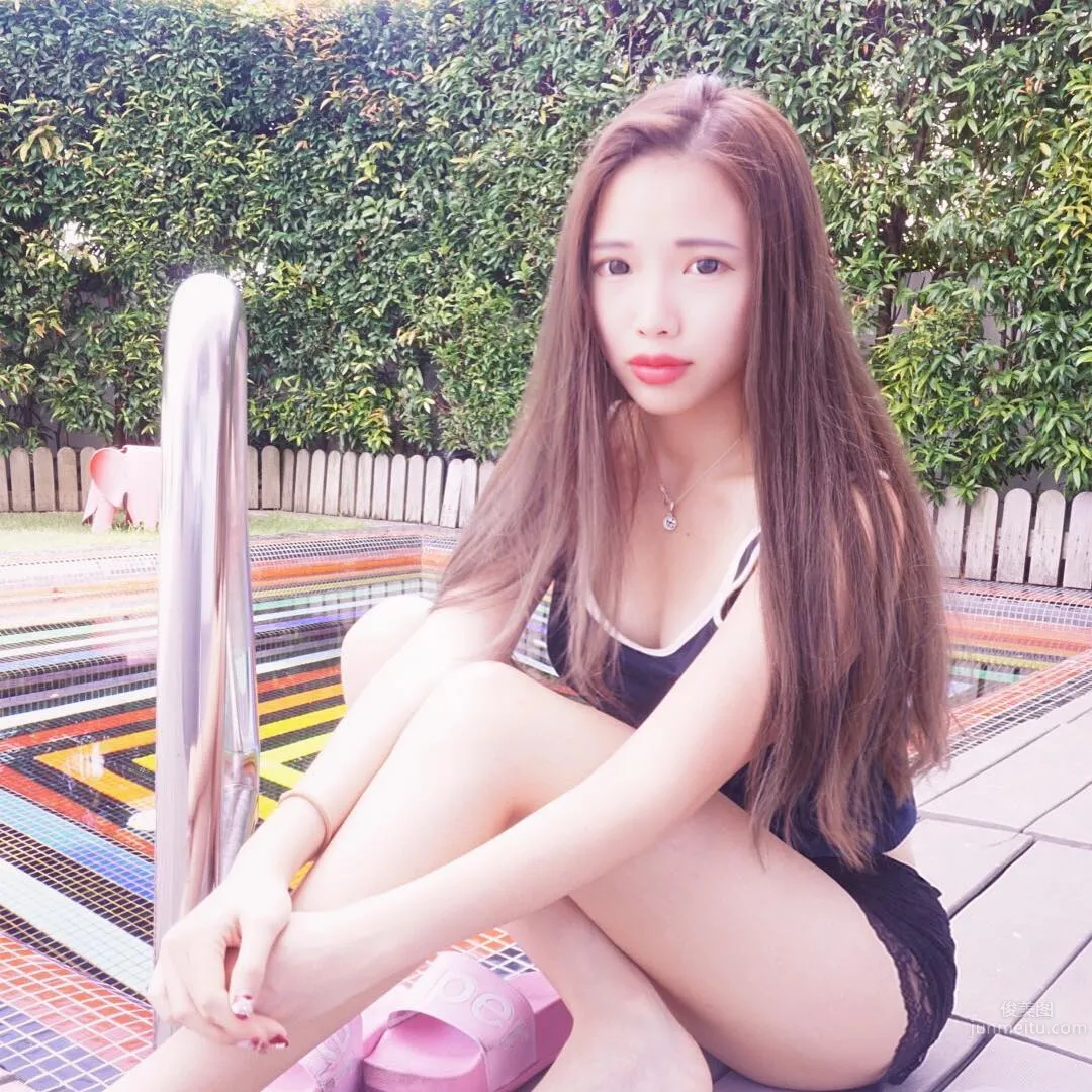 Amber Na - Petite but Full Figured Singapore Girl photo 19