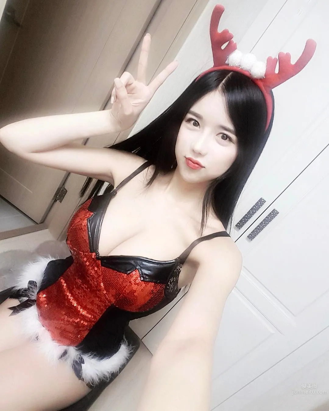 Dream Goddess Lee Soo Bin, IG Explodes Again with Unscientific Private Shoot photo 36