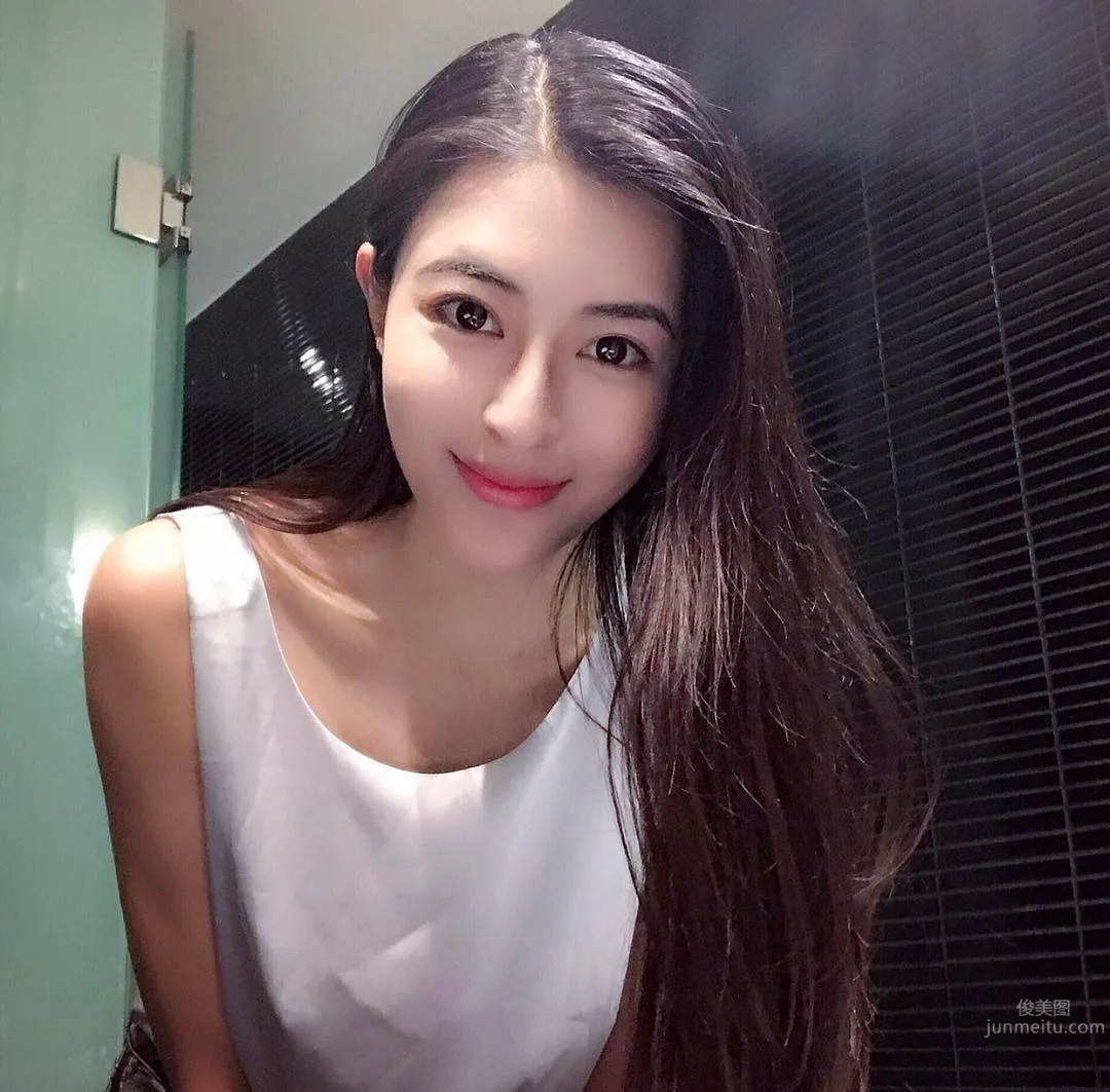 Jessica Hkusau, Elegant Legs Goddess with a Great Figure photo 19