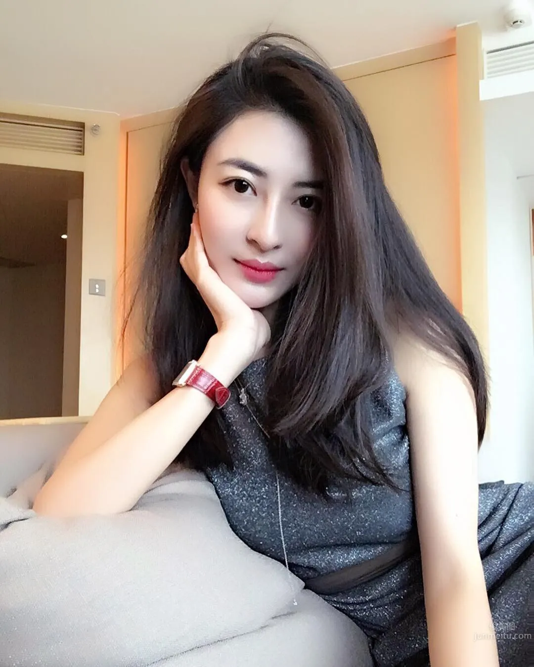 Jessica Hkusau, Elegant Legs Goddess with a Great Figure photo 6