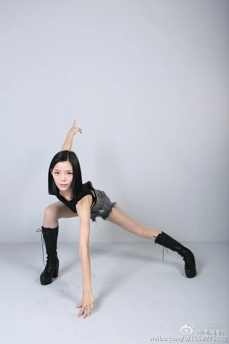 歆歆- 高挑美模微博私房寫真 14