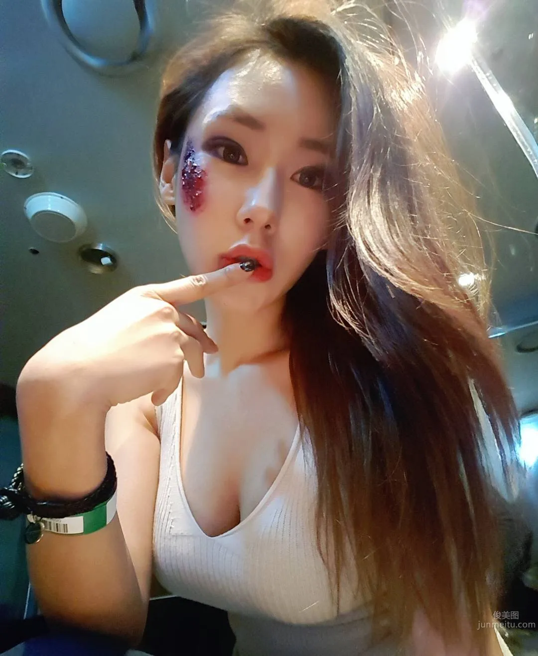 Kim Tae Hee (꽃태희) - South Korean Glamour Car Model with Amazing Figure and Face photo 19