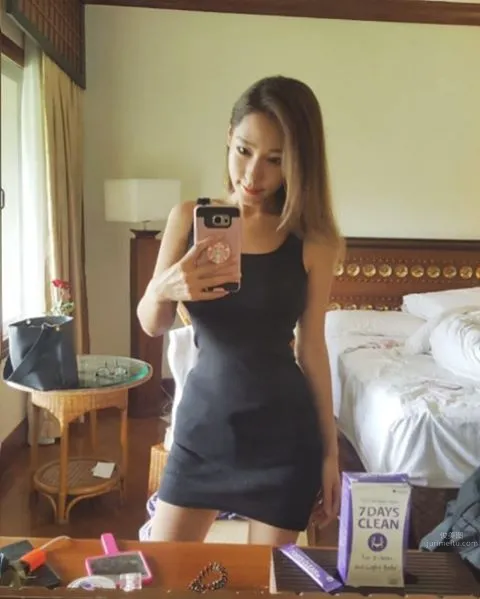Kim Tae Hee (꽃태희) - South Korean Glamour Car Model with Amazing Figure and Face photo 10
