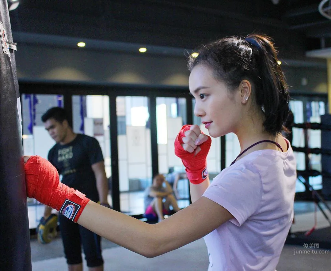 Christy Lai - Sporty Beauty Eye-Candy Private Shoot photo 12