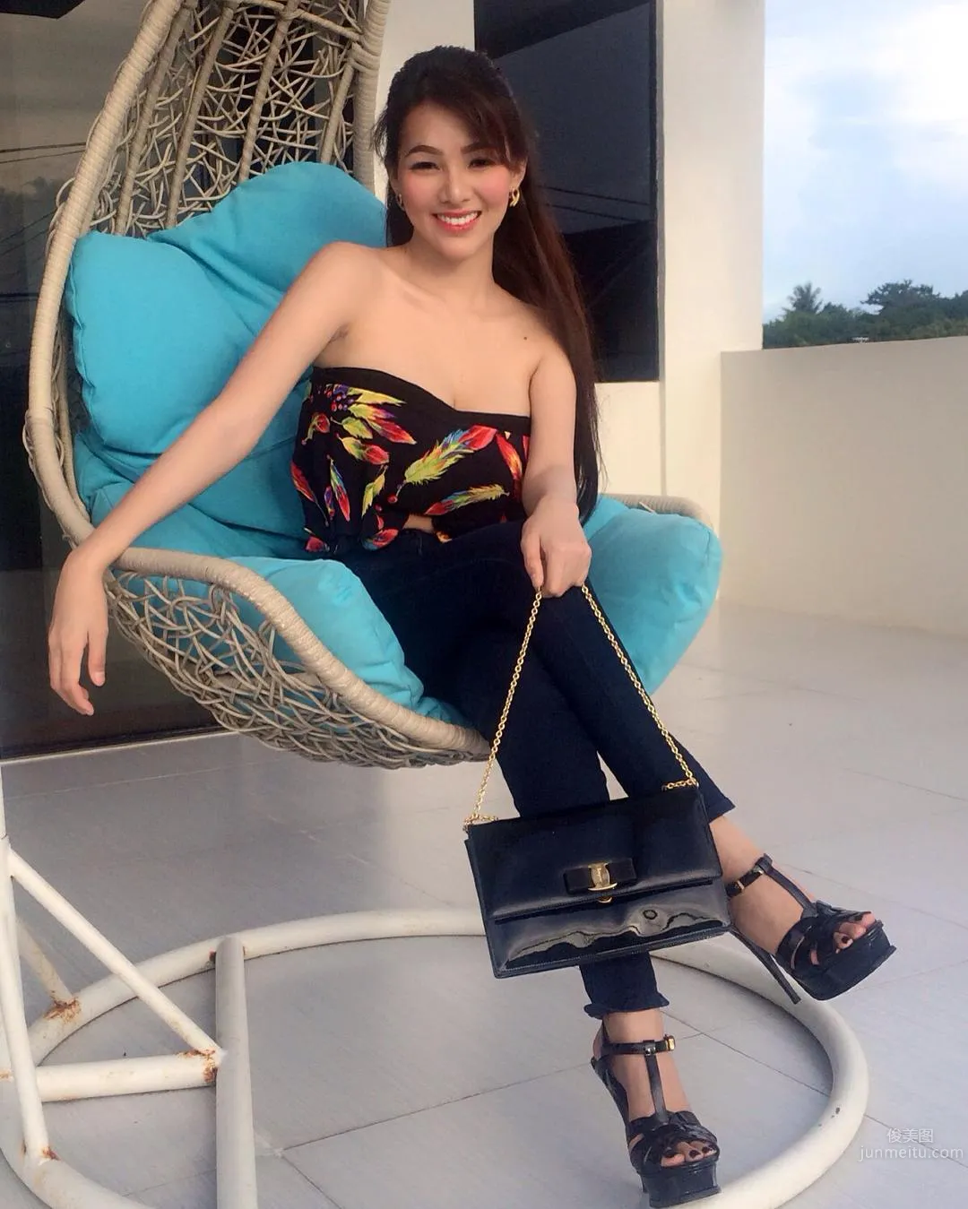 Sunshine Guimary: Holy photo 19