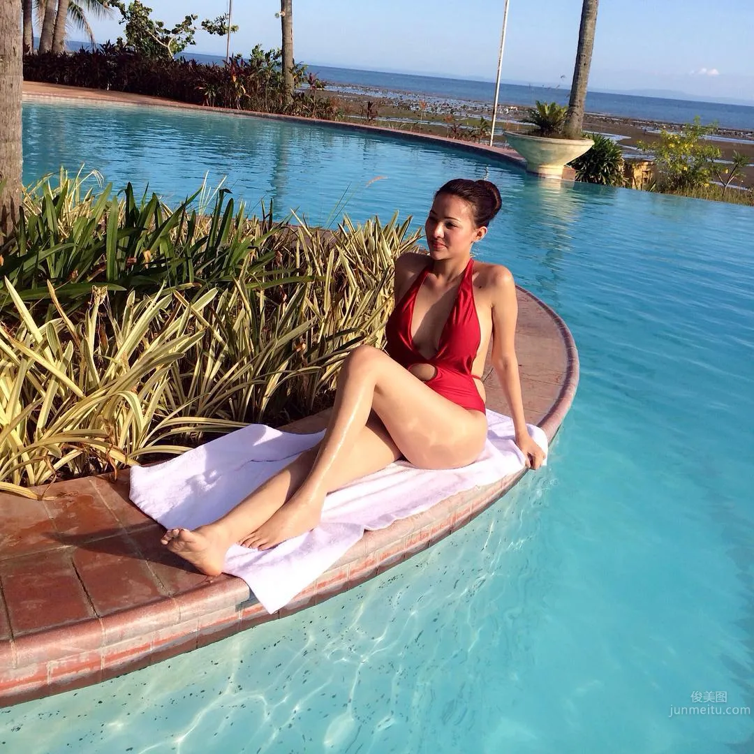Sunshine Guimary: Holy photo 4