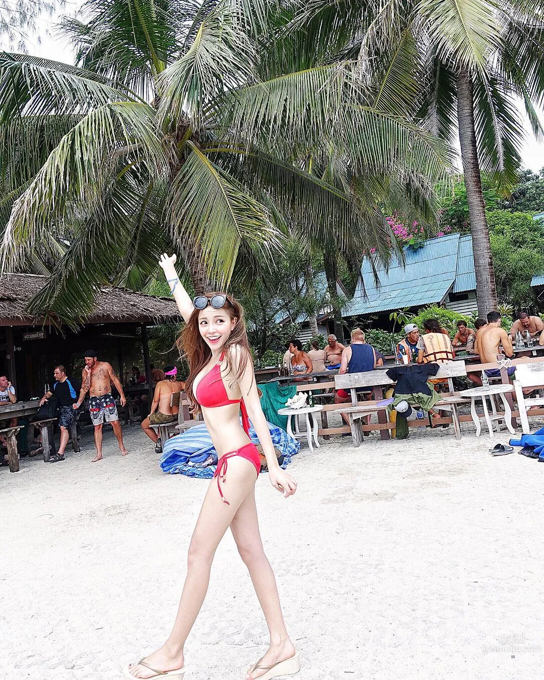 Huang Lin, Electric-Eye Beauty in Bikini Shows Off Her 32D Figure photo 11