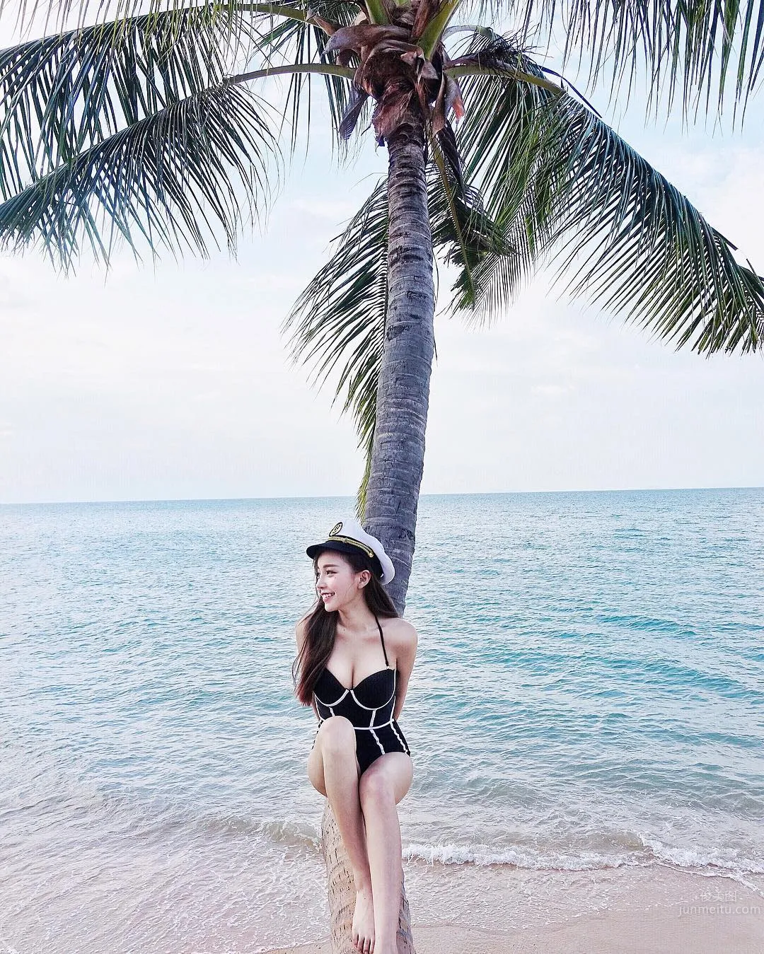 Huang Lin, Electric-Eye Beauty in Bikini Shows Off Her 32D Figure photo 8