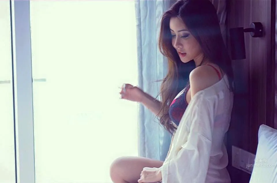 Melody Low- 新加坡正妹性感寫真 23