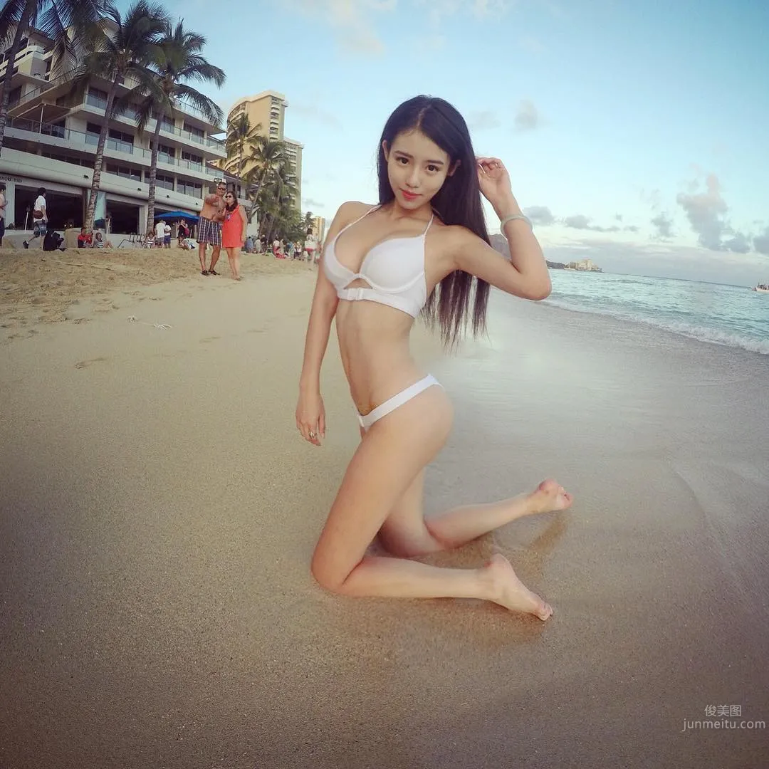 Ya Lu - A Good Figure That a Bikini Cannot Hide photo 2