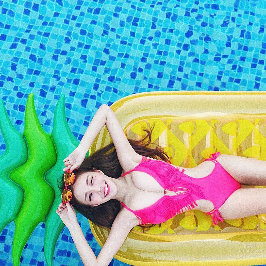 Huang Lin, Electric-Eye Beauty in Bikini Shows Off Her 32D Figure photo 19