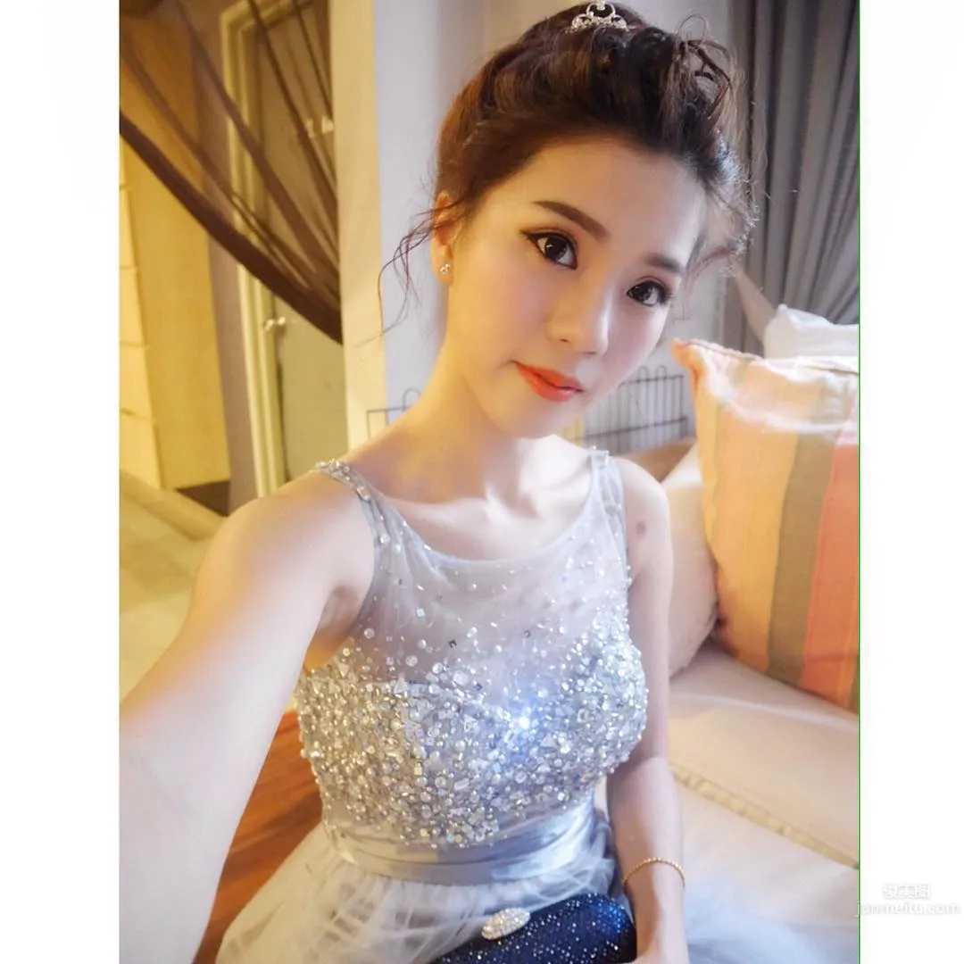 Liu Minni - Devil Figure Tight Pants photo 2