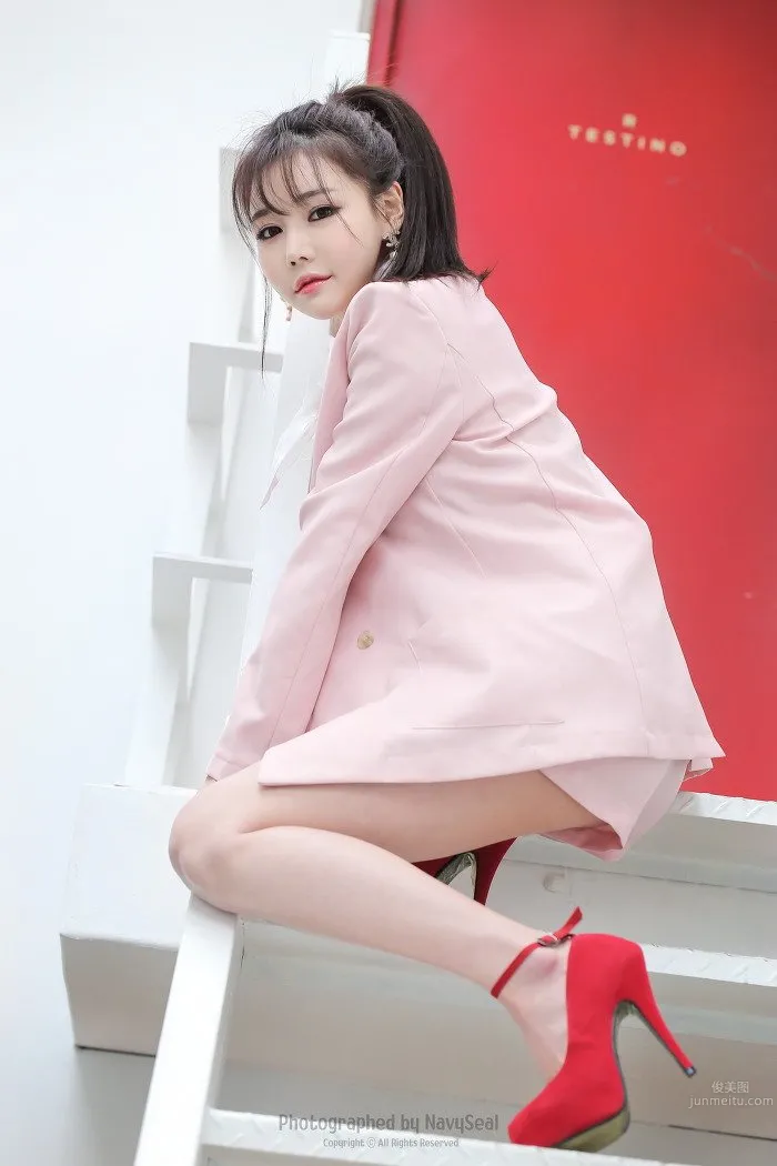 Han Ga Eun, Sexy and Alluring Uniform Photo photo 36