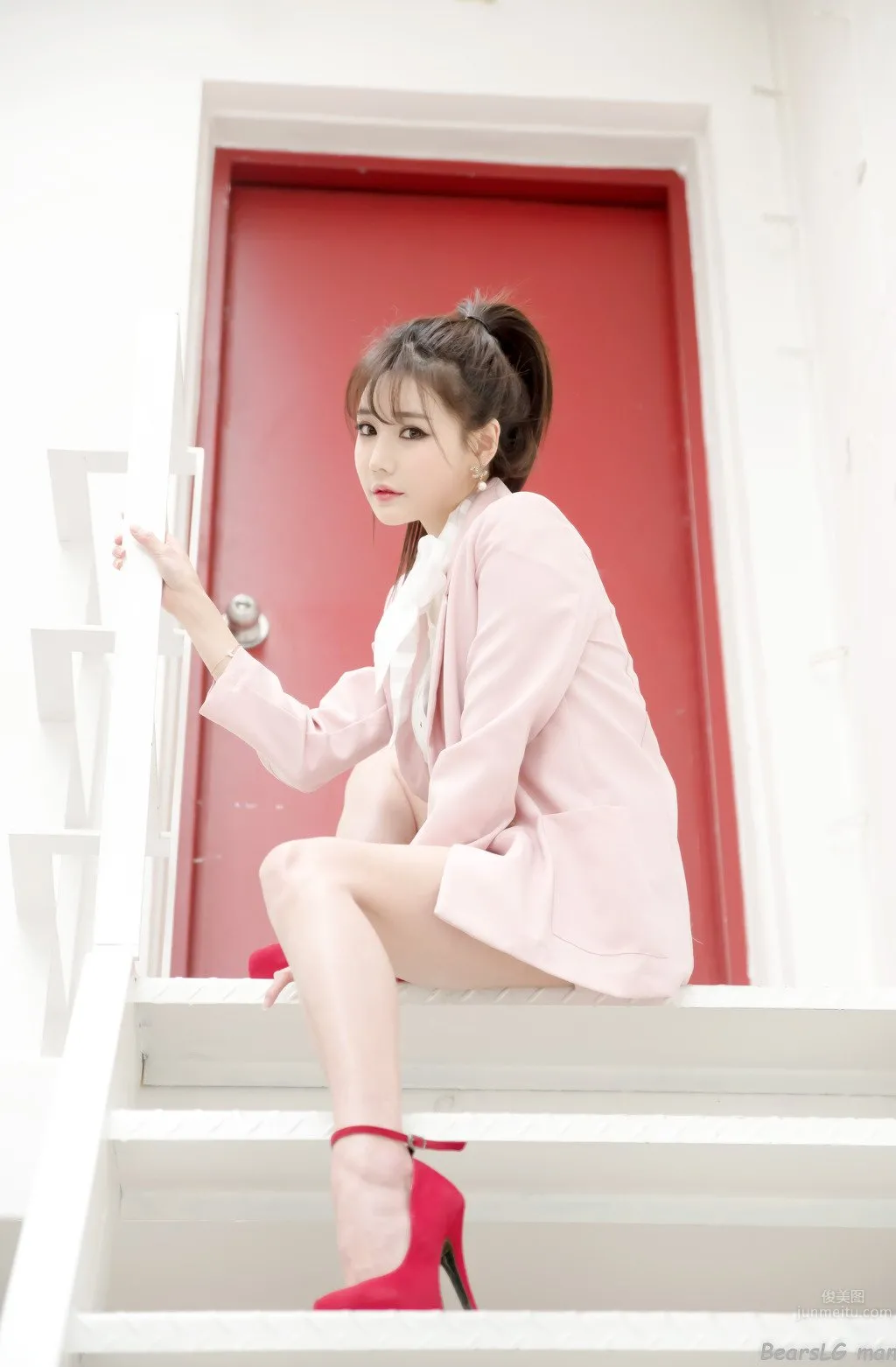 Han Ga Eun, Sexy and Alluring Uniform Photo photo 35