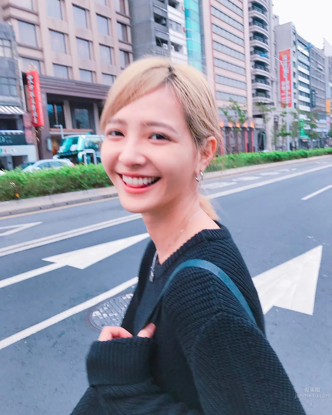 Ellen Wu - A Girl with an Overflowing Amount of Positive Charm photo 11