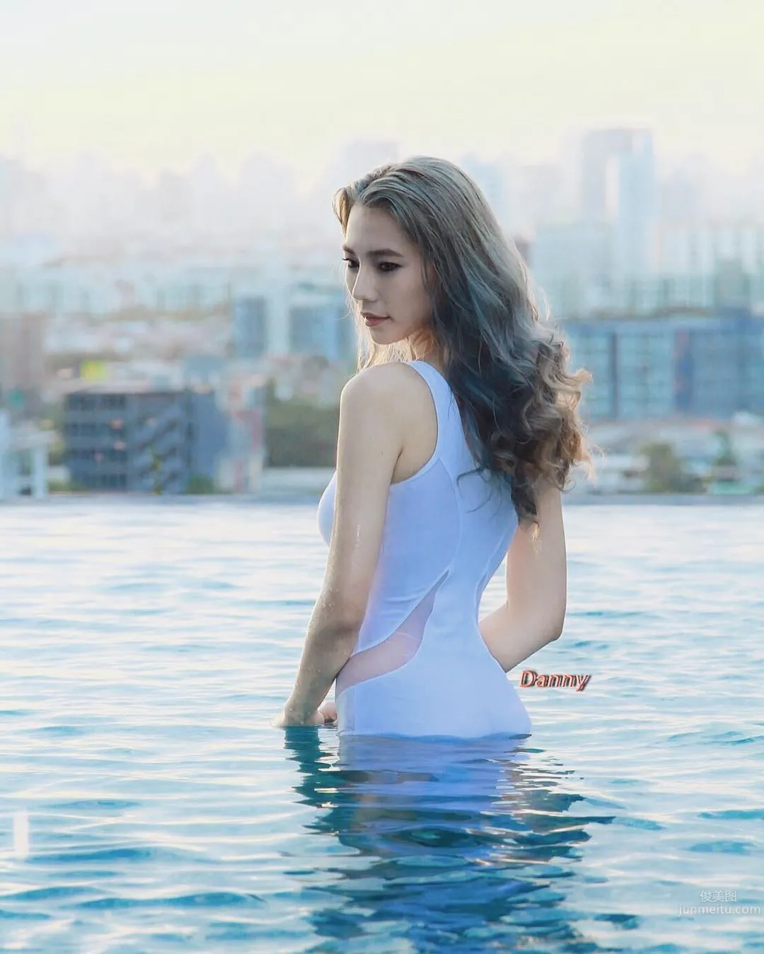 Jinny- 泰國精靈系奶牛妹私房照 16