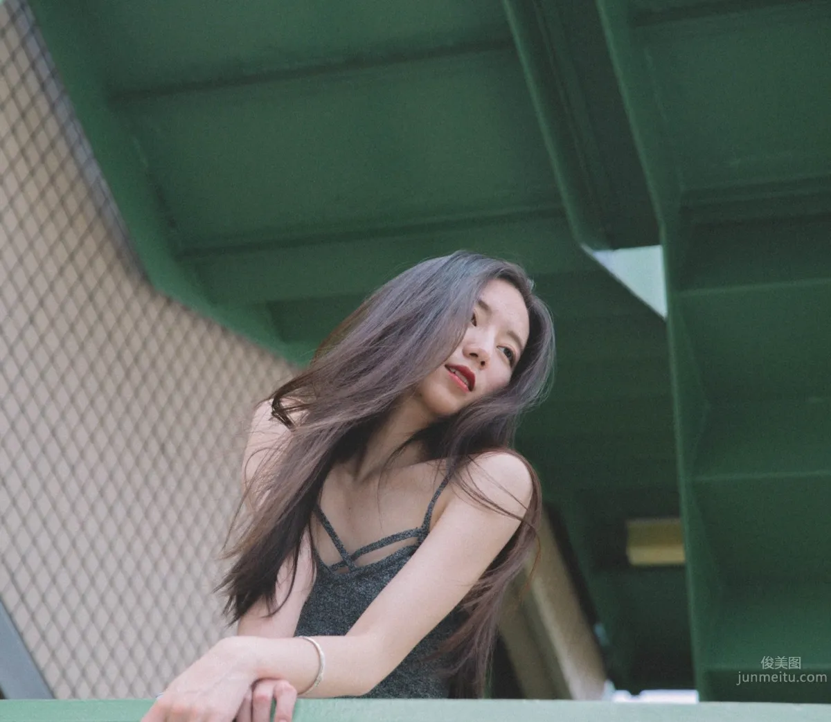 徐雯倩- 文艺女偶像微博私房照_0