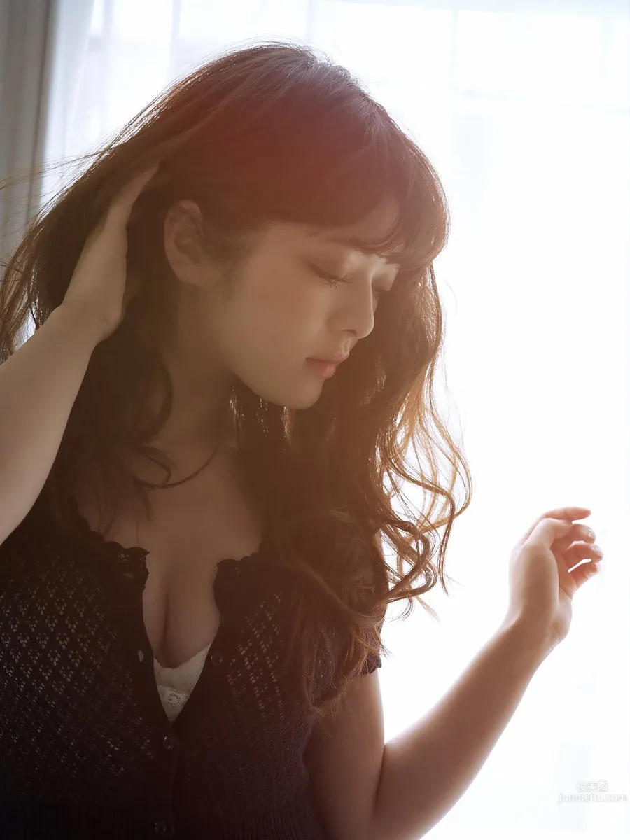 MEGMY - Japanese Beauty Hairdresser Draws Attention photo 2
