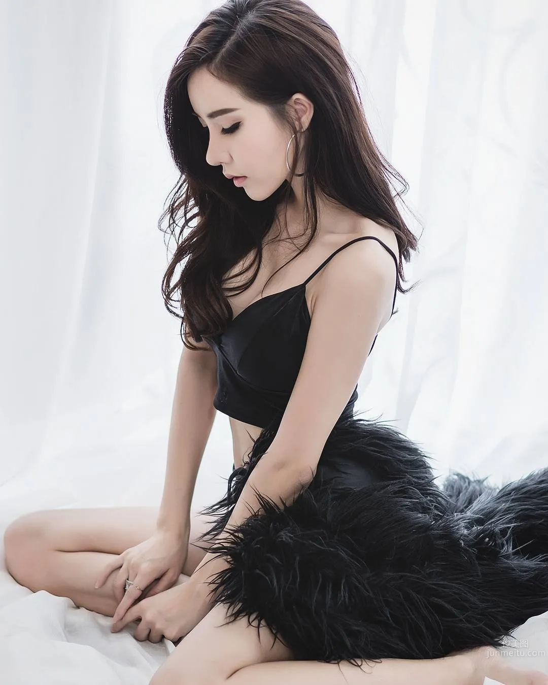 Sutassa Suthumjindakun- 泰国花花公子辣模性感写真_32