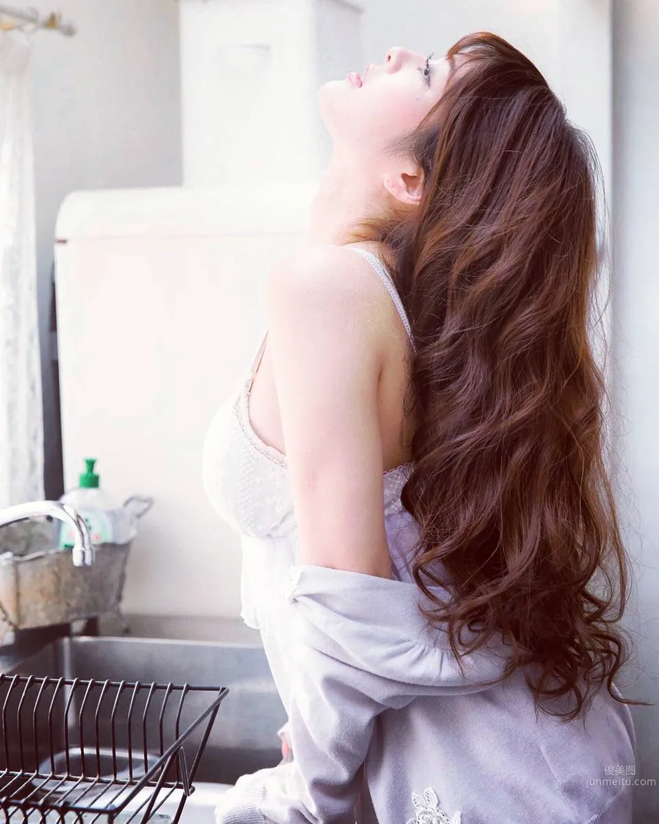 MEGMY - Beautiful Hairdresser Sexy Photo Set photo 40