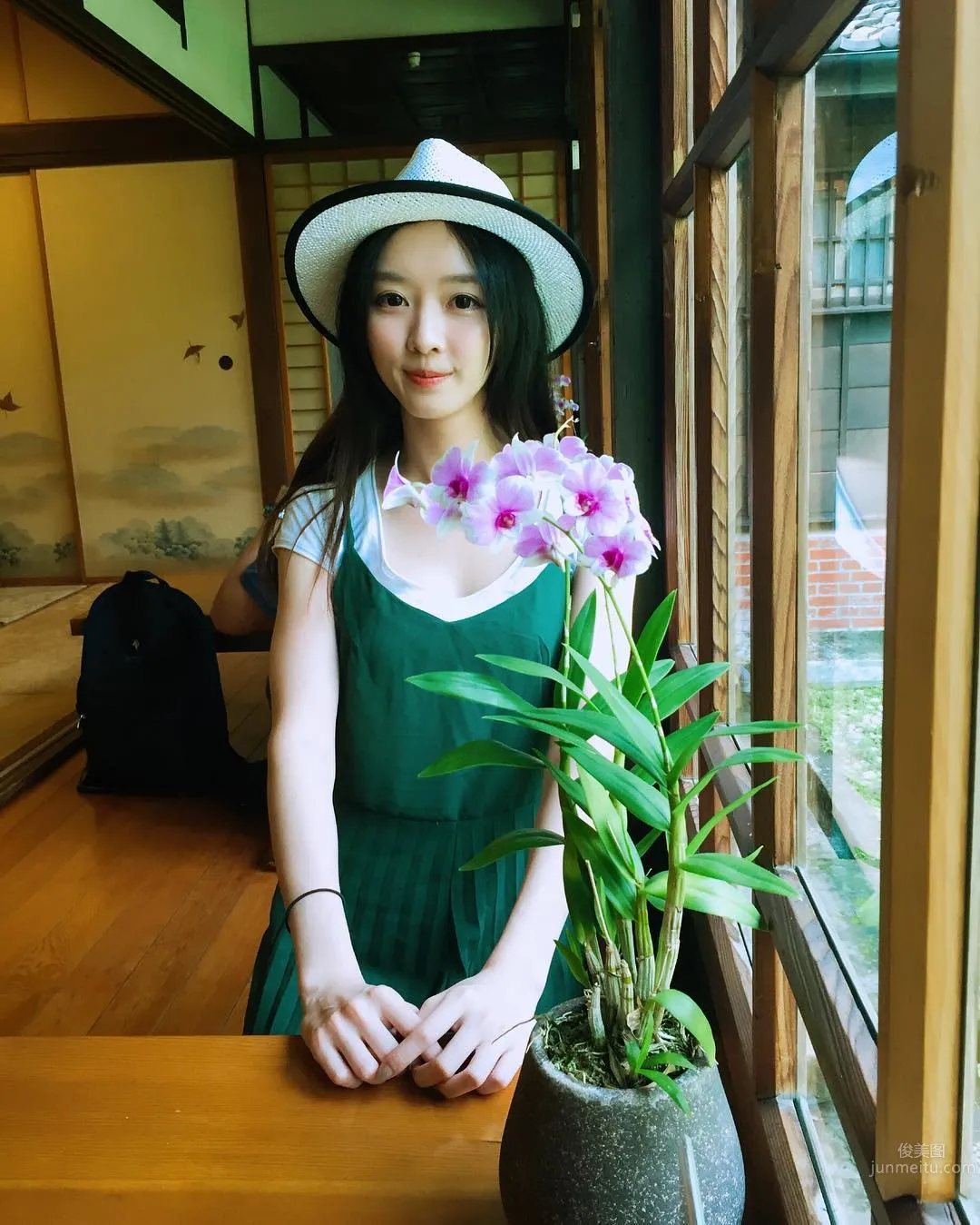 Su Chencheng - Super Elegant Taipei Commercial University Girl with Heaven-Defying Long Legs photo 6