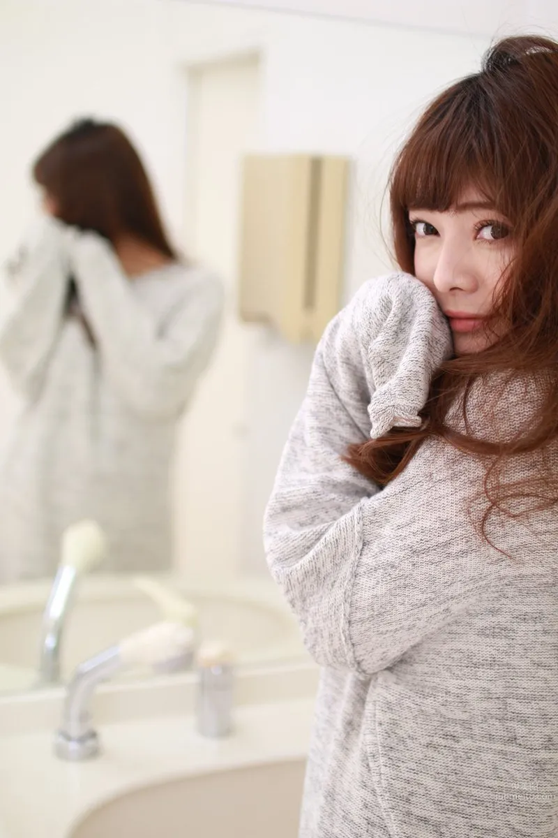 MEGMY- 美女理发师性感写真_3