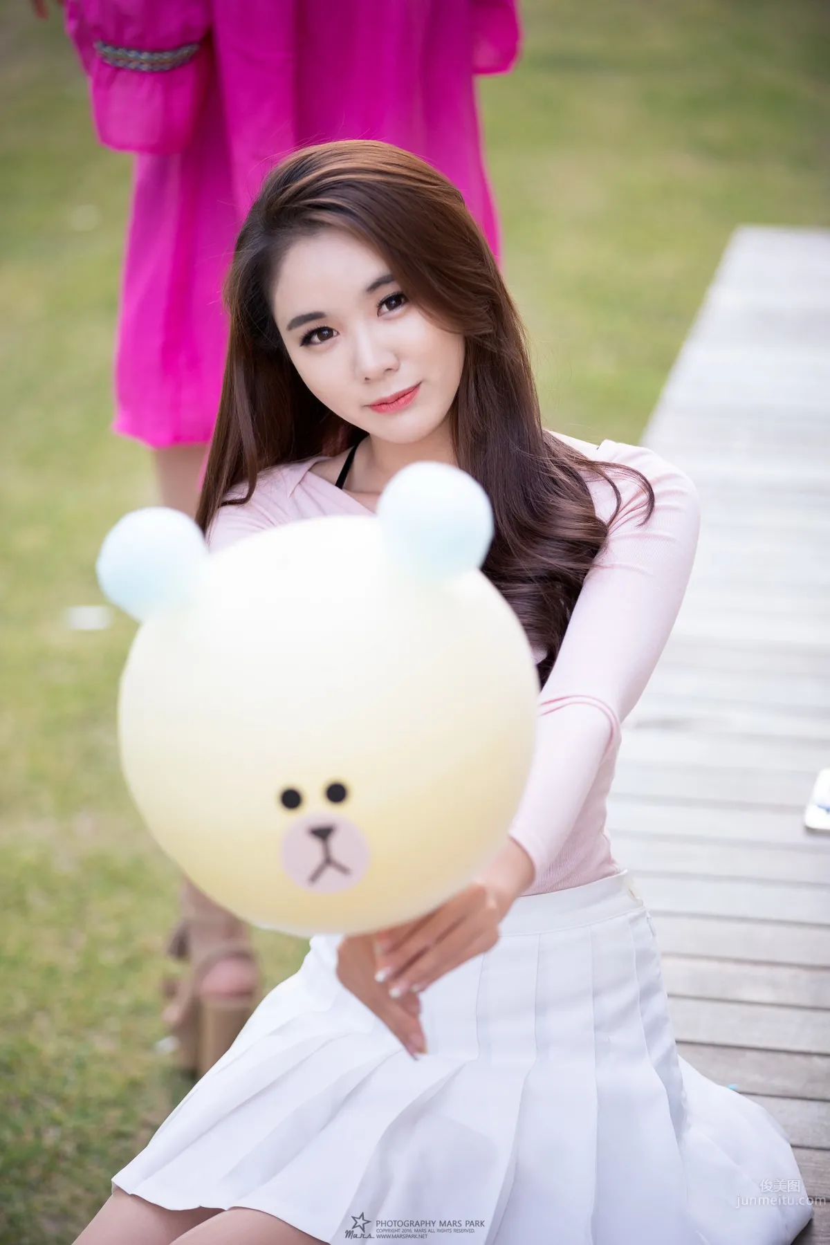 Min Yu Rin- 韩国赛车女郎养眼外拍写真_9