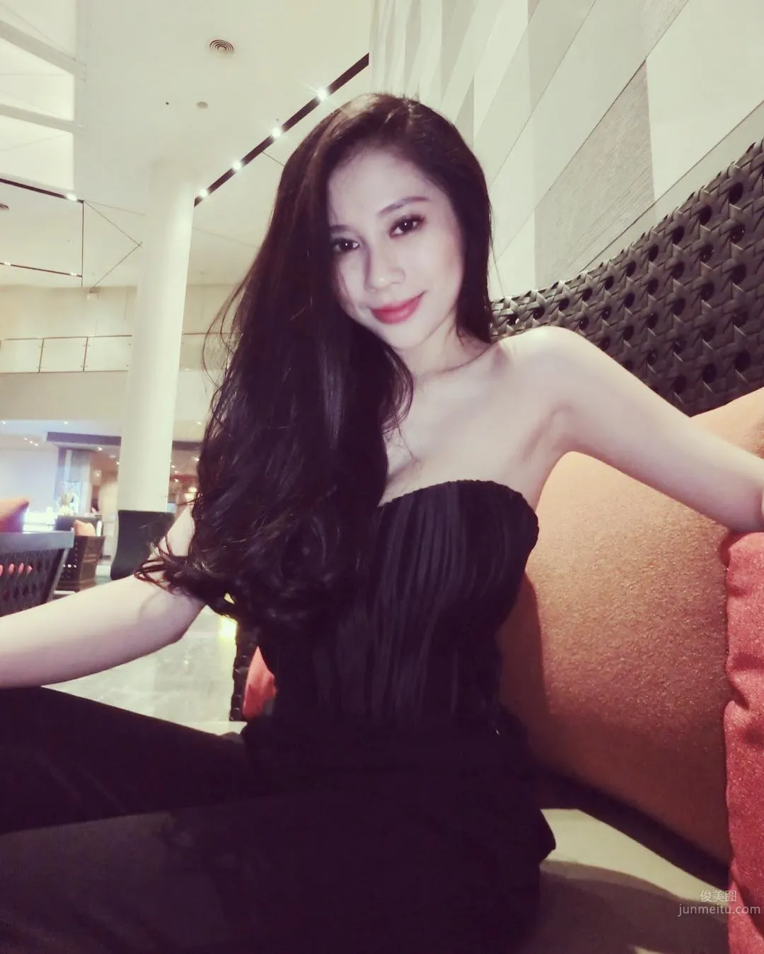 HELENTR, The Fair Beauty Who Loves Vietnam More and More photo 4