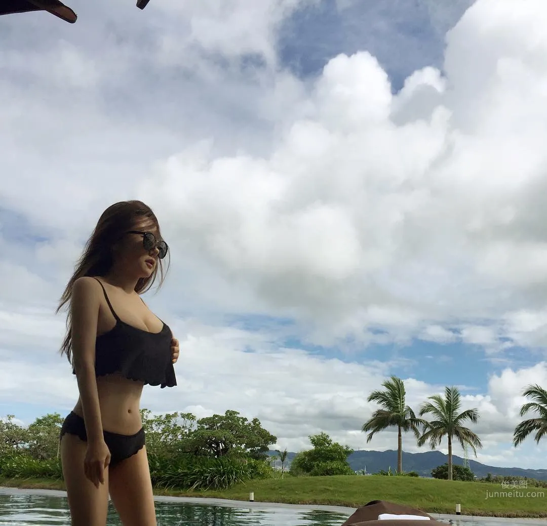 i.am.yui, So Hot She Loses Her Balance photo 7