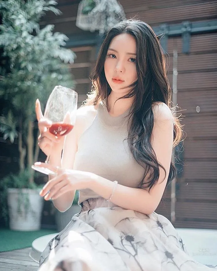 갓페로- 白皙牛奶妹氣質滿點身材超犯規 13