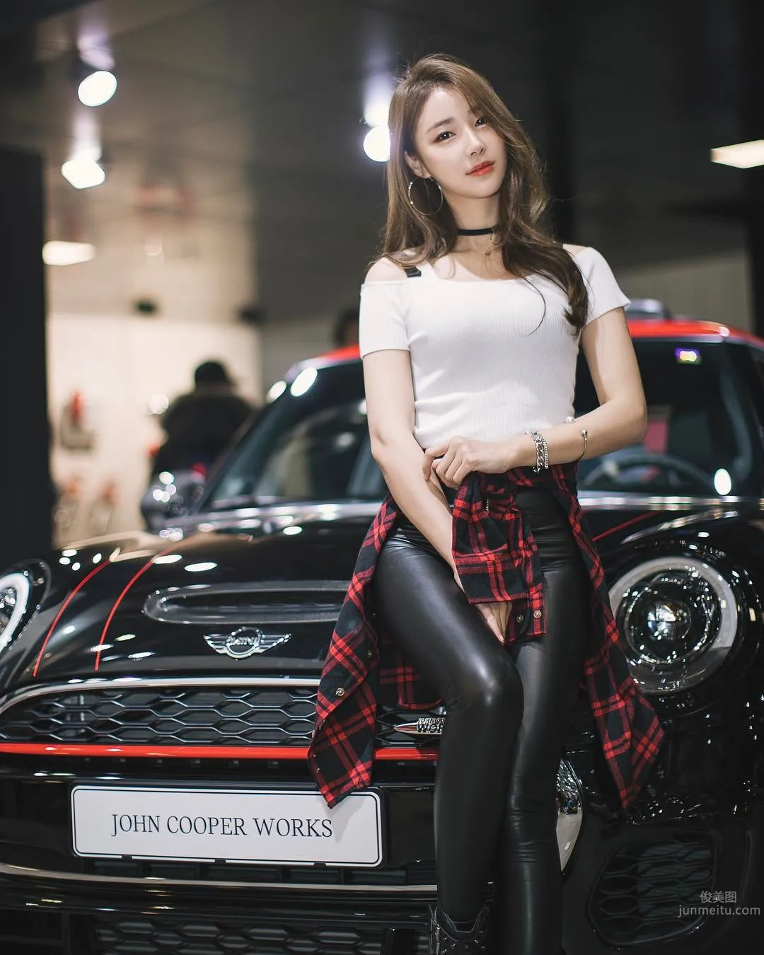 임지우- 韓國人氣舉牌女郎美圖 32