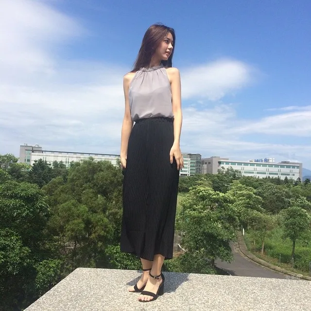 Chinese-German Mixed Beauty Zheng Yiting, Sweet Face Strongly Resembles Goddess Angelababy photo 2