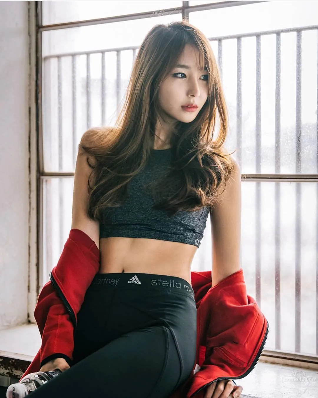 임지우- 韓國人氣舉牌女郎美圖 19