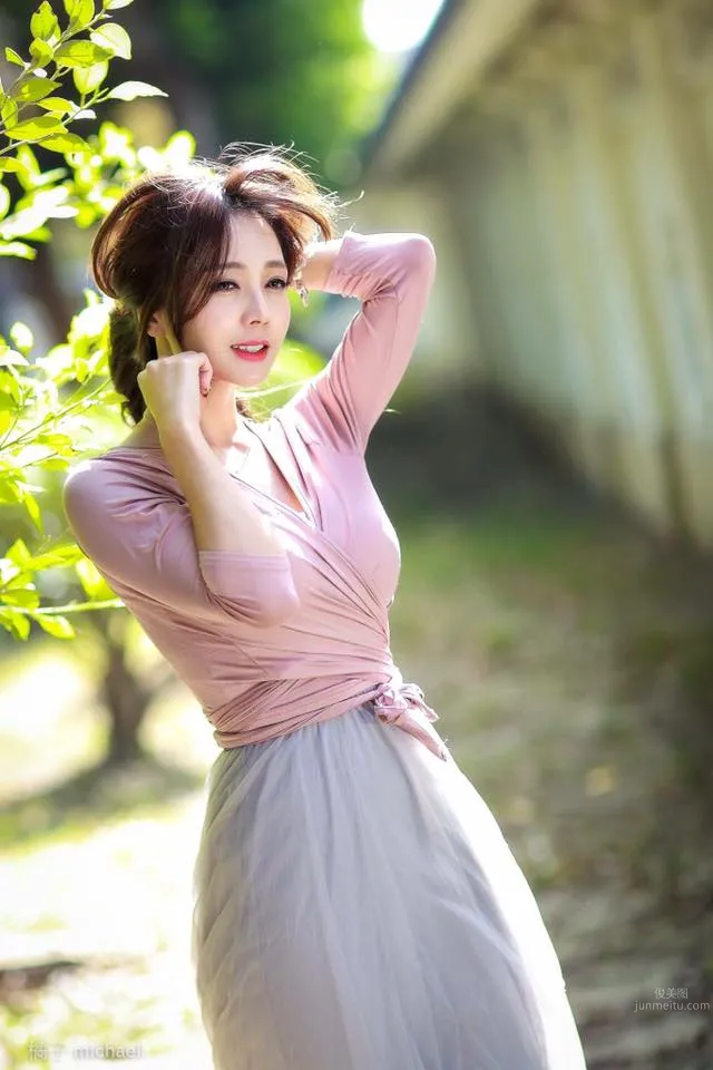 王真真- 黑色蕾絲禮服「美好風景」一覽無遺 5