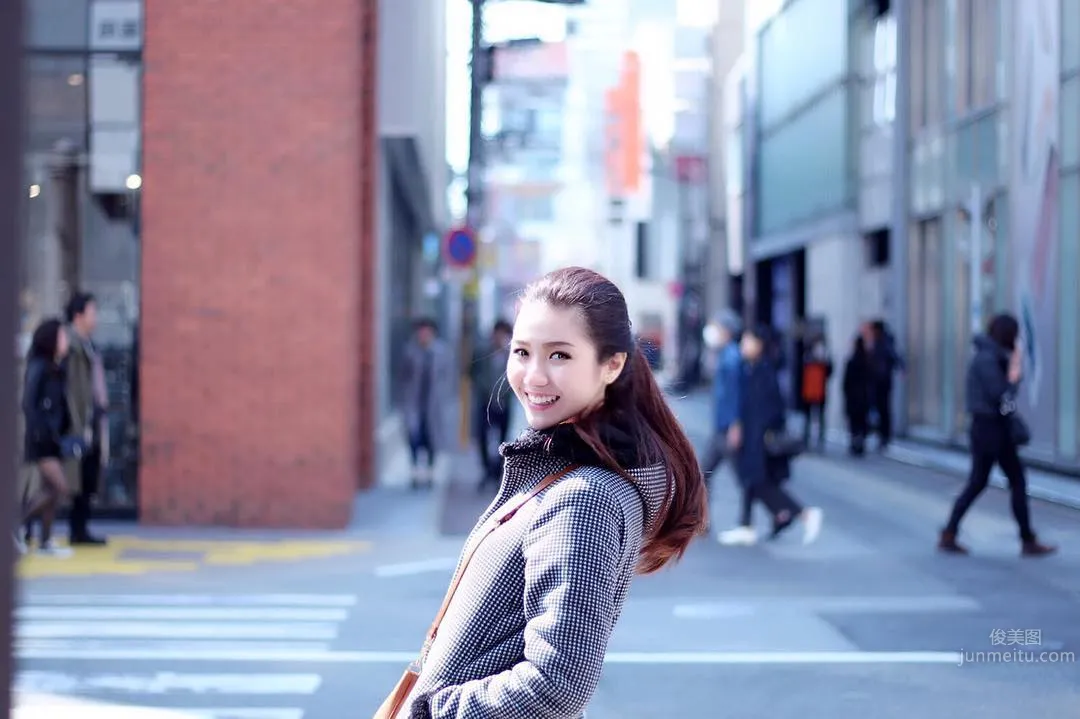 Chia Ying- 长发飘逸空姐私房照_0