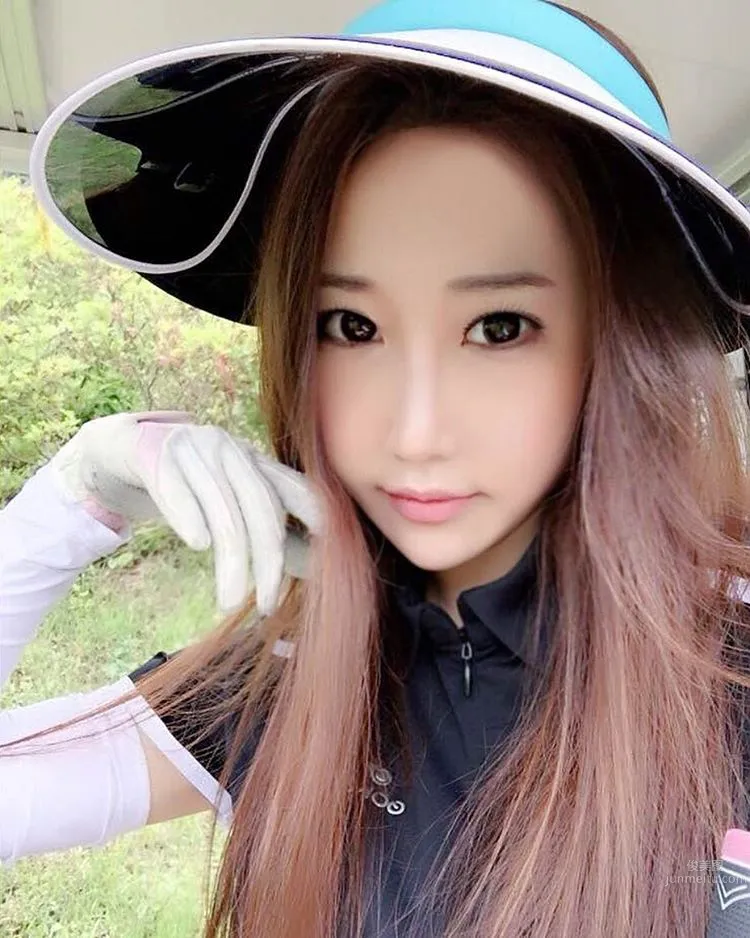 i.am.yui, So Hot She Loses Her Balance photo 4