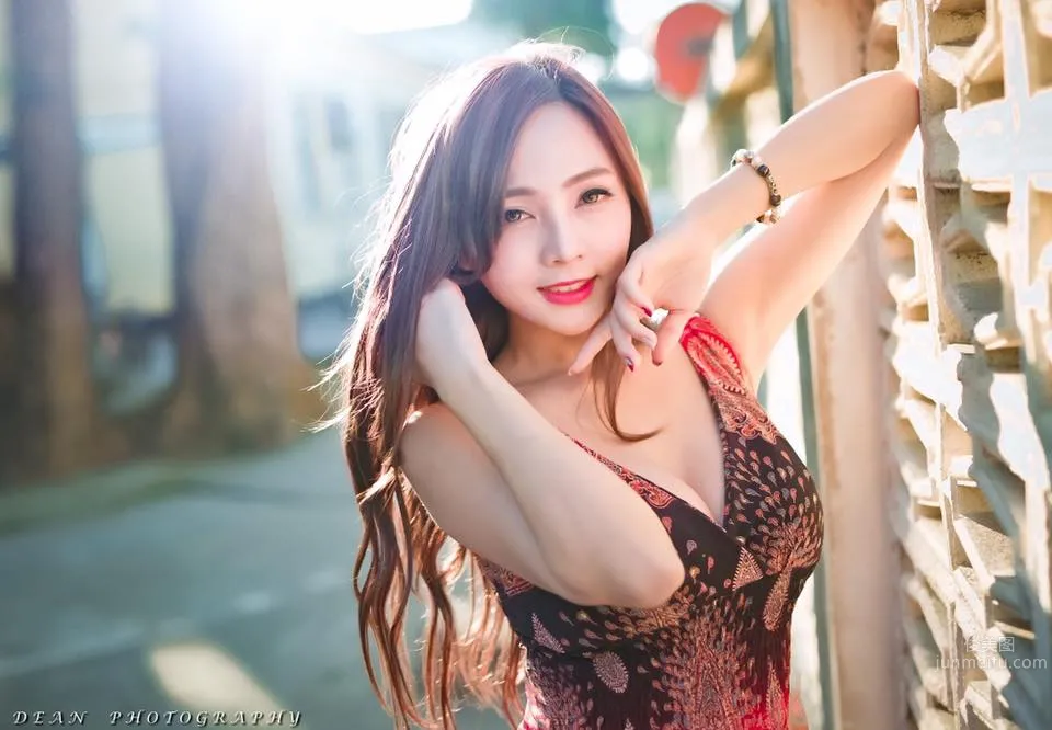 王真真- 黑色蕾絲禮服「美好風景」一覽無遺 4